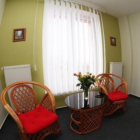Milotin Hotel Зуберец Екстериор снимка