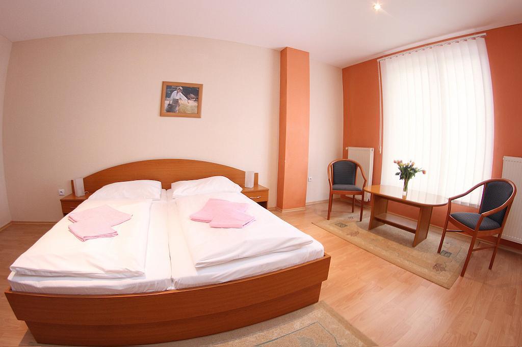 Milotin Hotel Зуберец Стая снимка