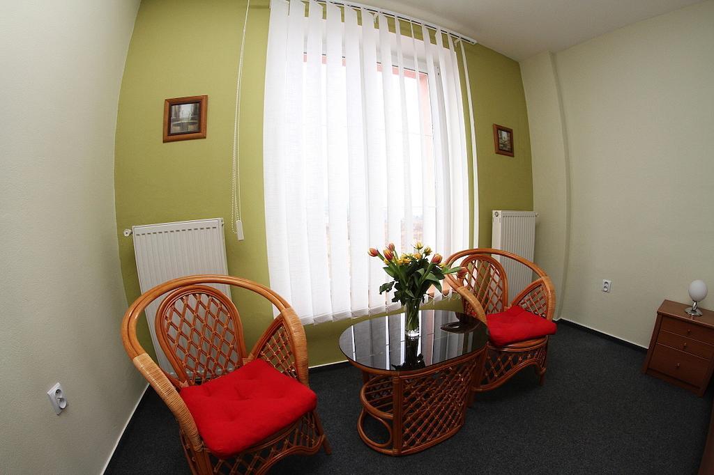 Milotin Hotel Зуберец Екстериор снимка