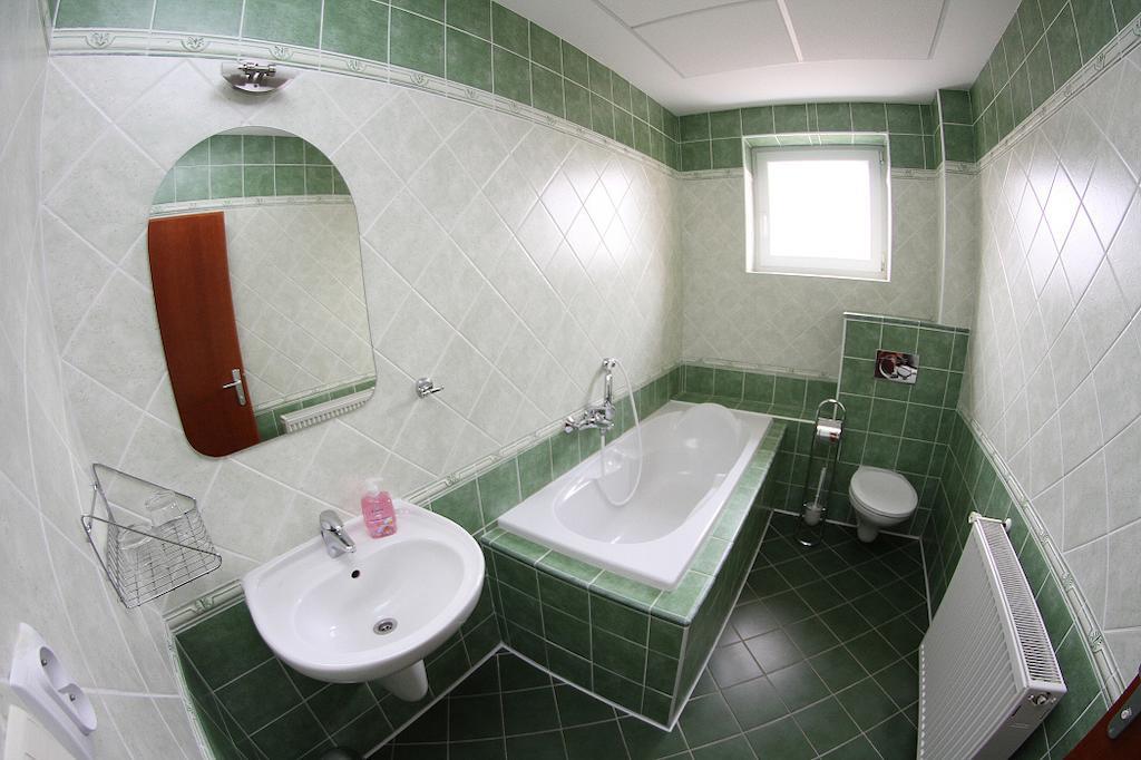 Milotin Hotel Зуберец Екстериор снимка