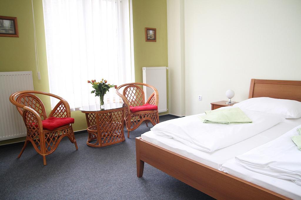 Milotin Hotel Зуберец Екстериор снимка