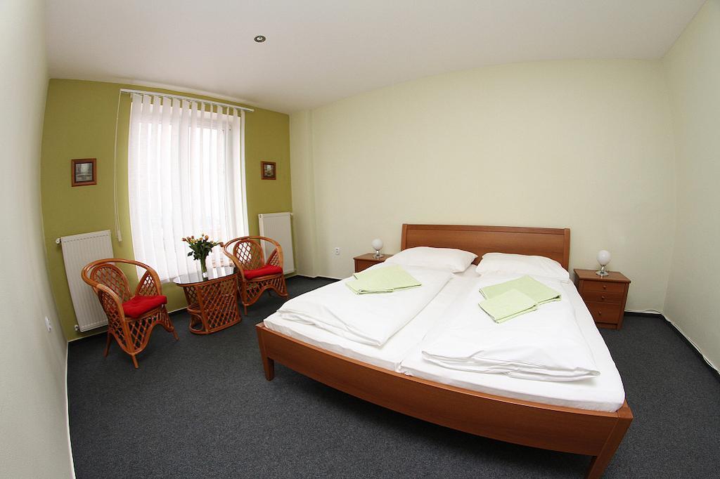 Milotin Hotel Зуберец Екстериор снимка