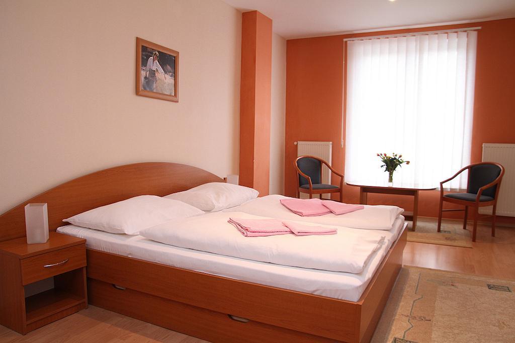 Milotin Hotel Зуберец Екстериор снимка