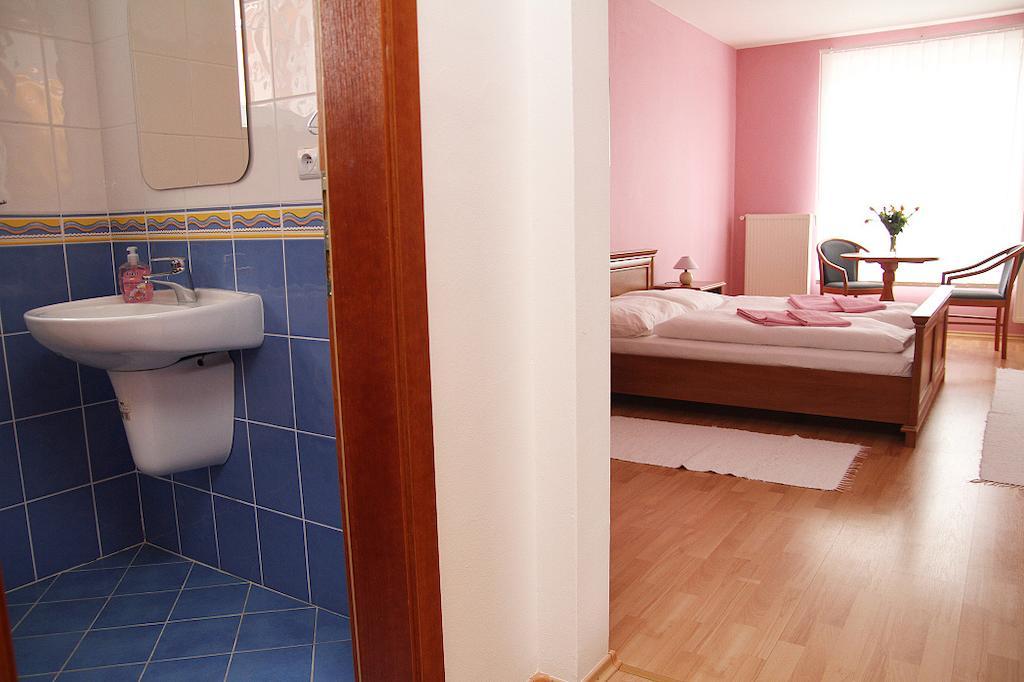 Milotin Hotel Зуберец Екстериор снимка