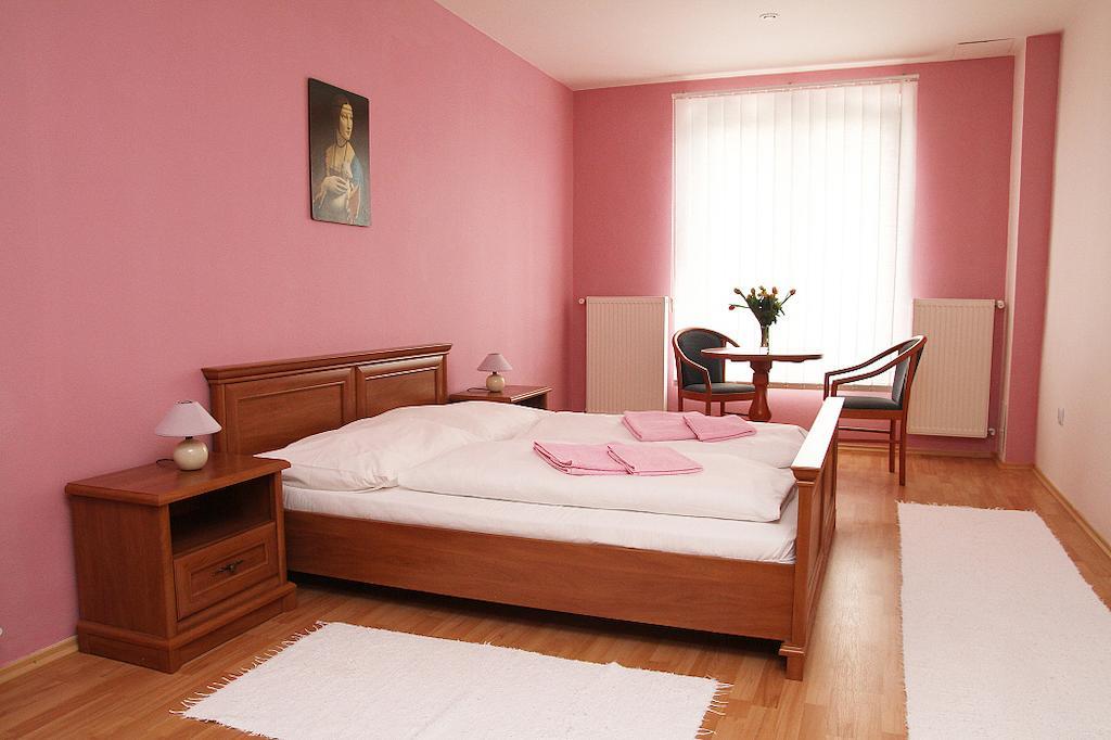 Milotin Hotel Зуберец Екстериор снимка