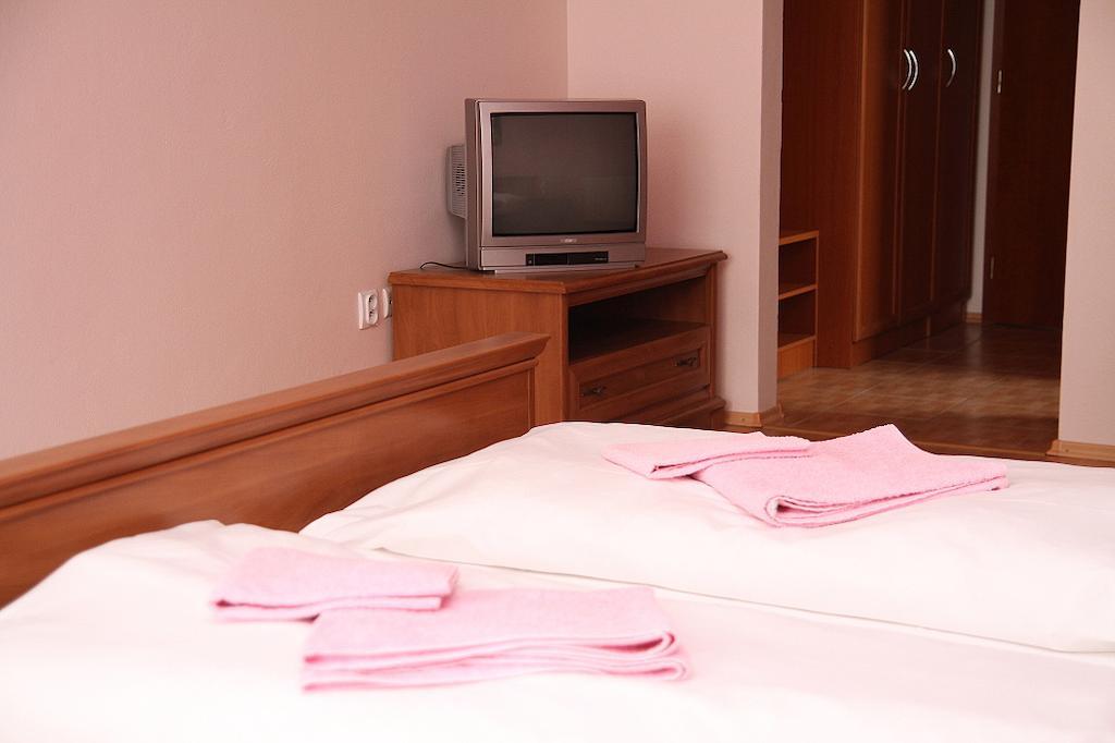 Milotin Hotel Зуберец Екстериор снимка