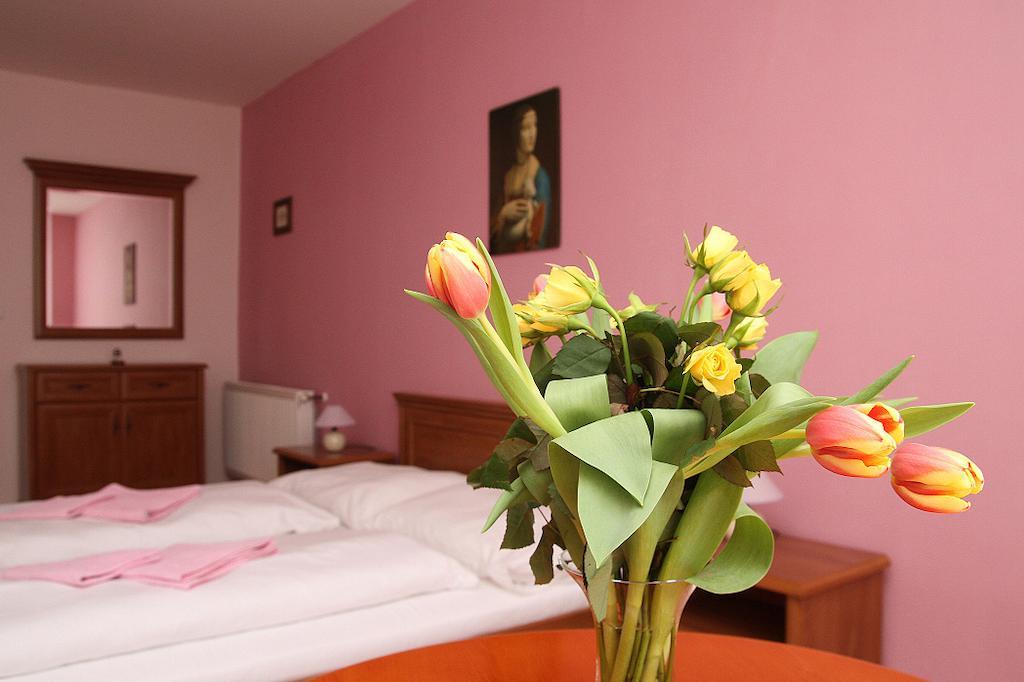 Milotin Hotel Зуберец Екстериор снимка